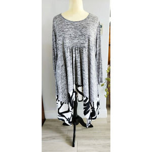 ROSEGAL Gray Knit Tunic Handkerchief Hem Black/ White Floral Trim/Scarf sz5X EUC